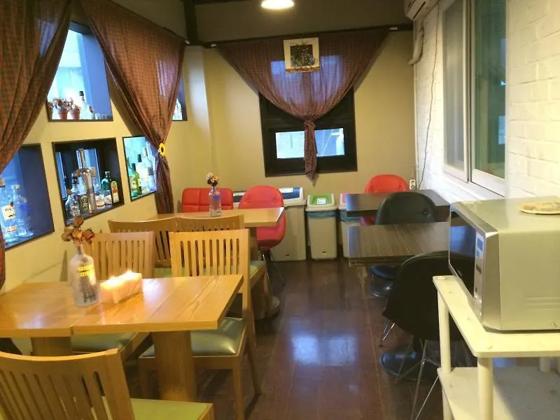 Hostel Comeinn Guesthouse Hongdae - Female Only Seoul