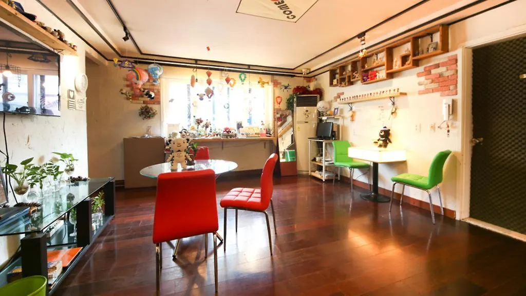 Comeinn Guesthouse Hongdae - Female Only contacts