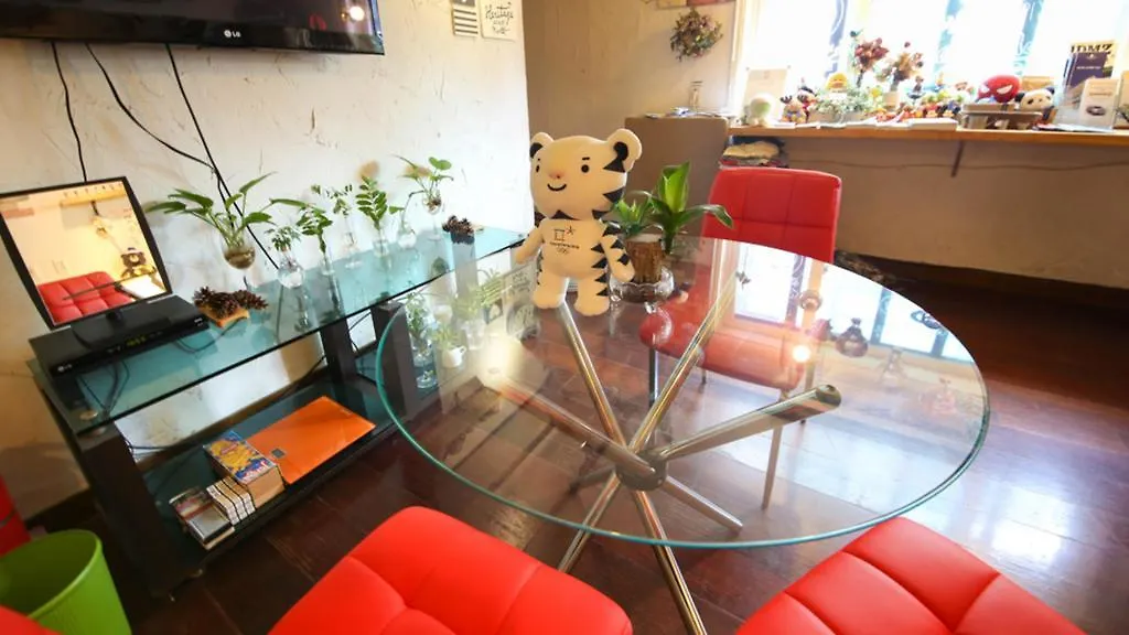Comeinn Guesthouse Hongdae - Female Only Seoul 0*,