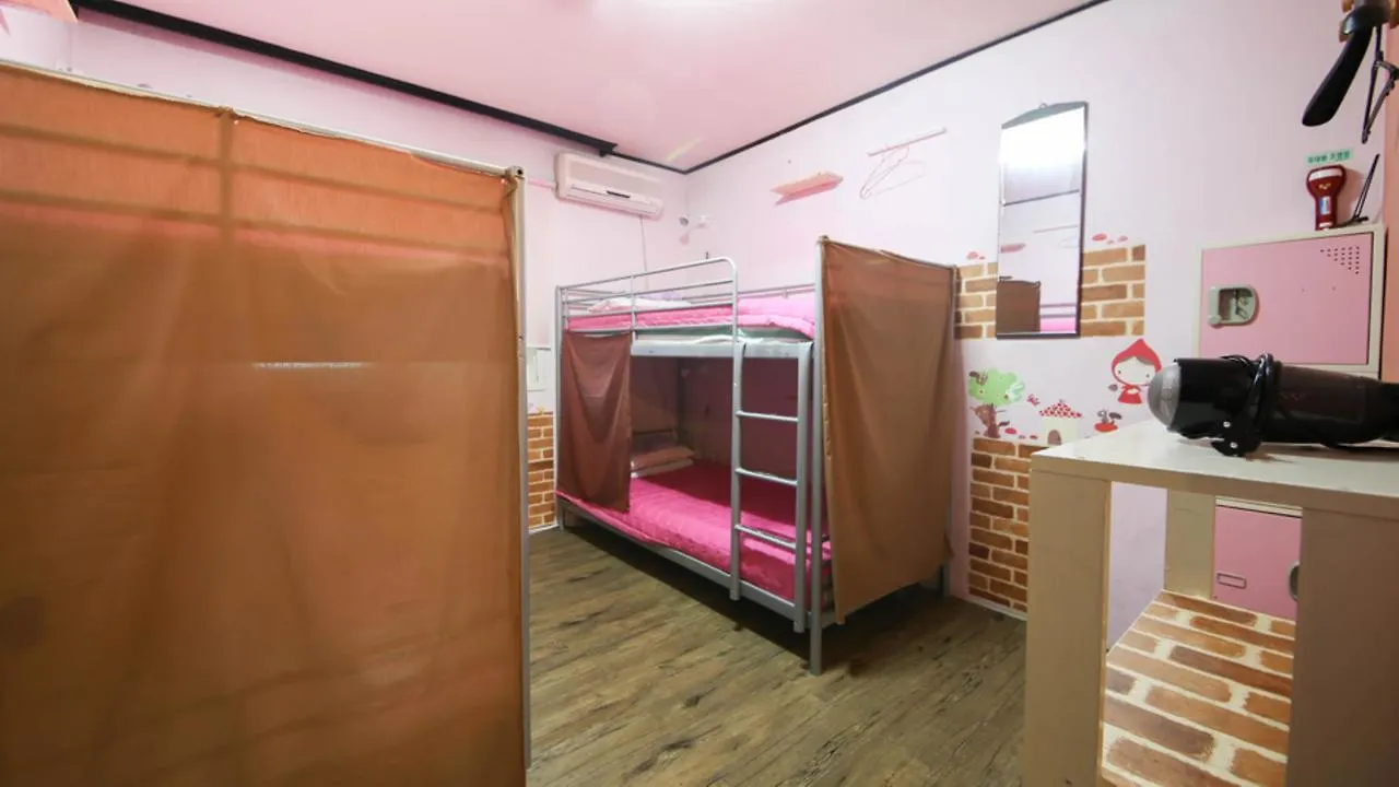 Comeinn Guesthouse Hongdae - Female Only Seoul 0*,