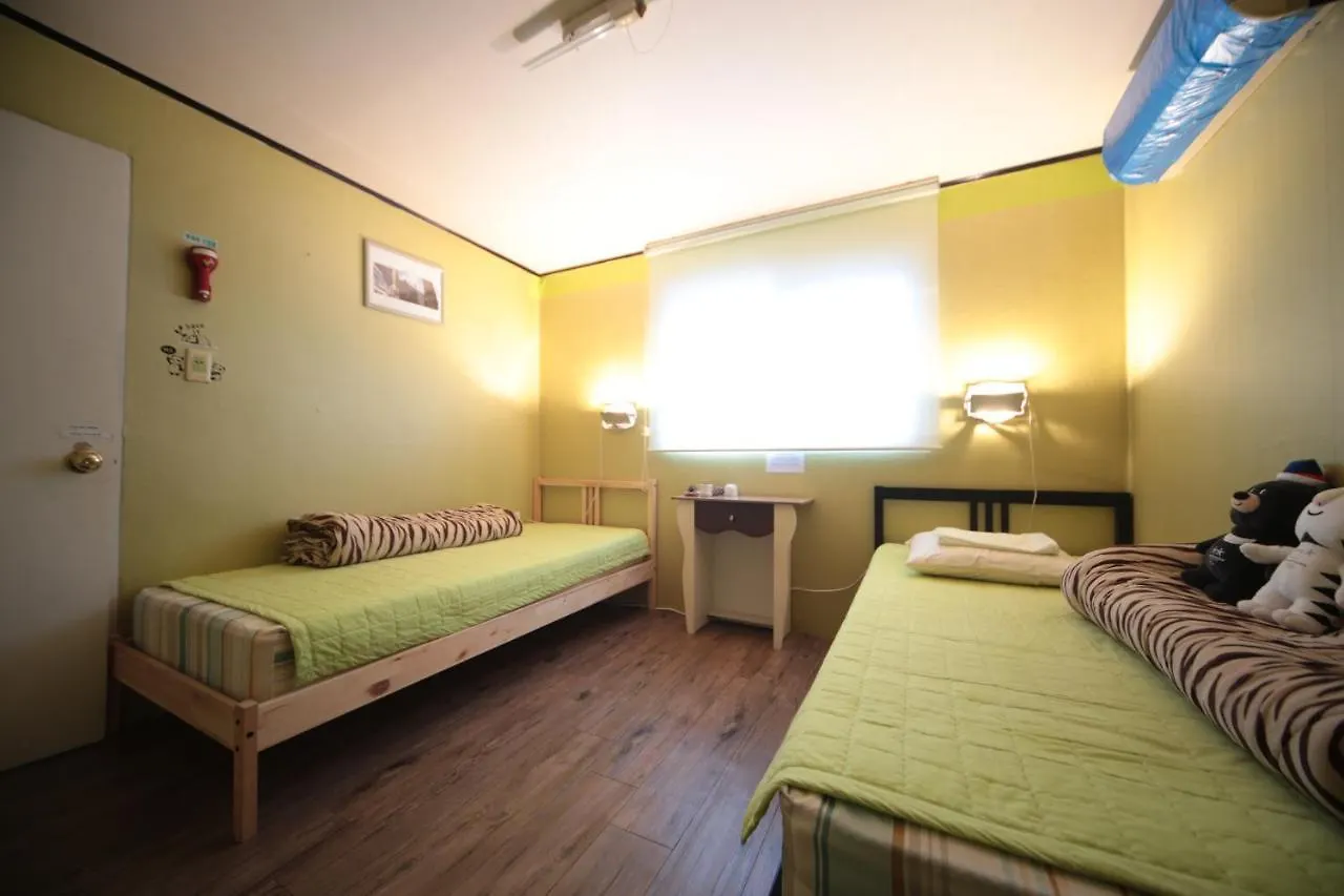 Hostel Comeinn Guesthouse Hongdae - Female Only Seoul