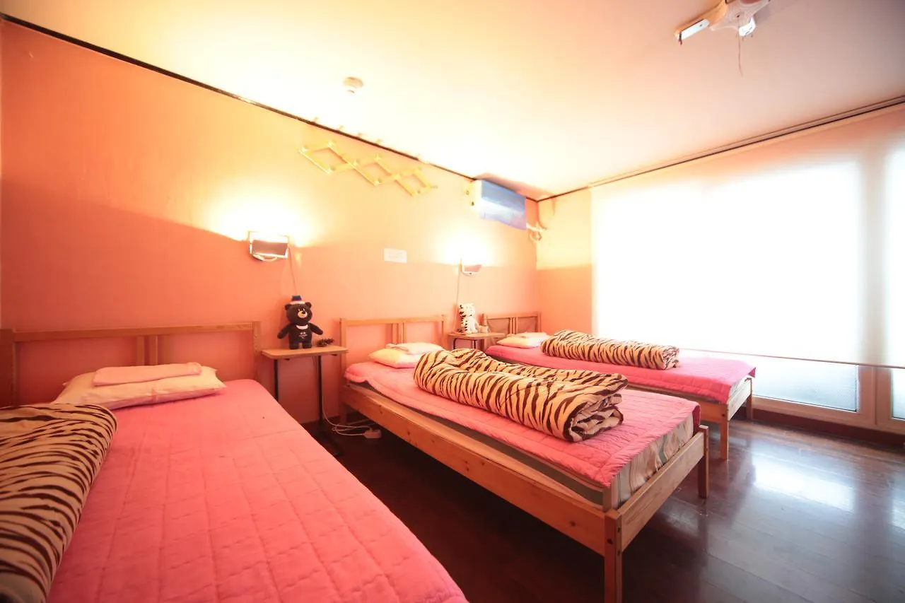 Comeinn Guesthouse Hongdae - Female Only Seoul 0*,  South Korea