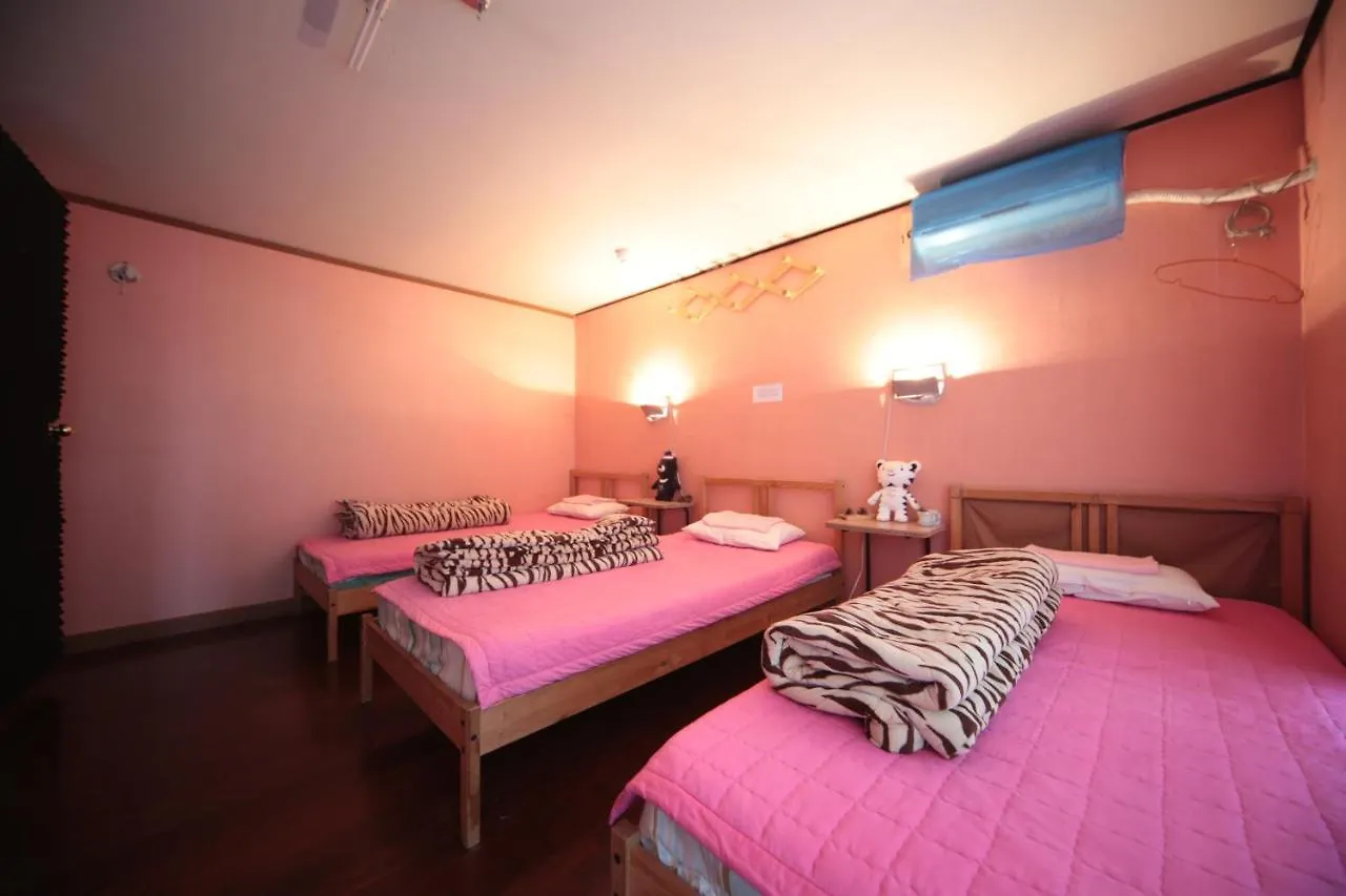 Comeinn Guesthouse Hongdae - Female Only Seoul Hostel