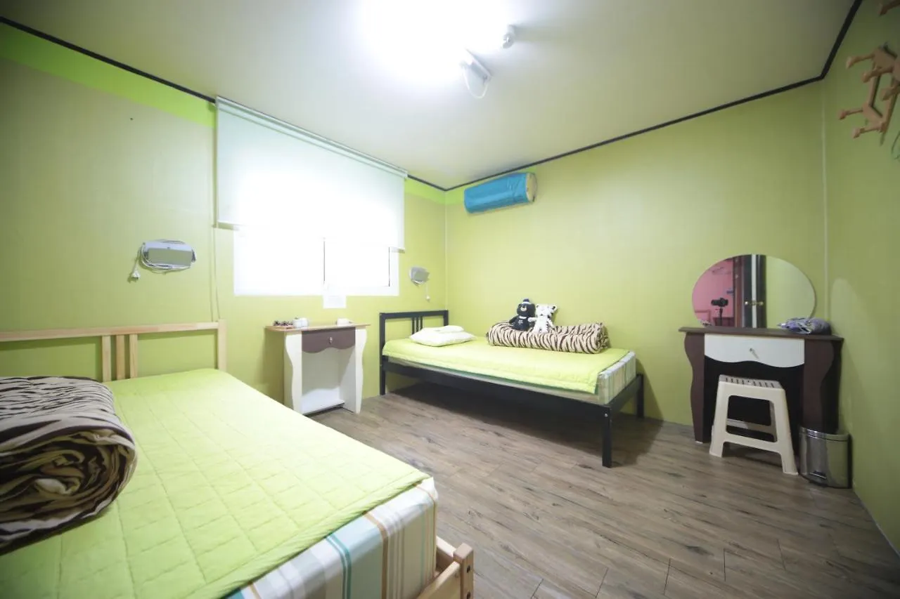 Hostel Comeinn Guesthouse Hongdae - Female Only Seoul South Korea