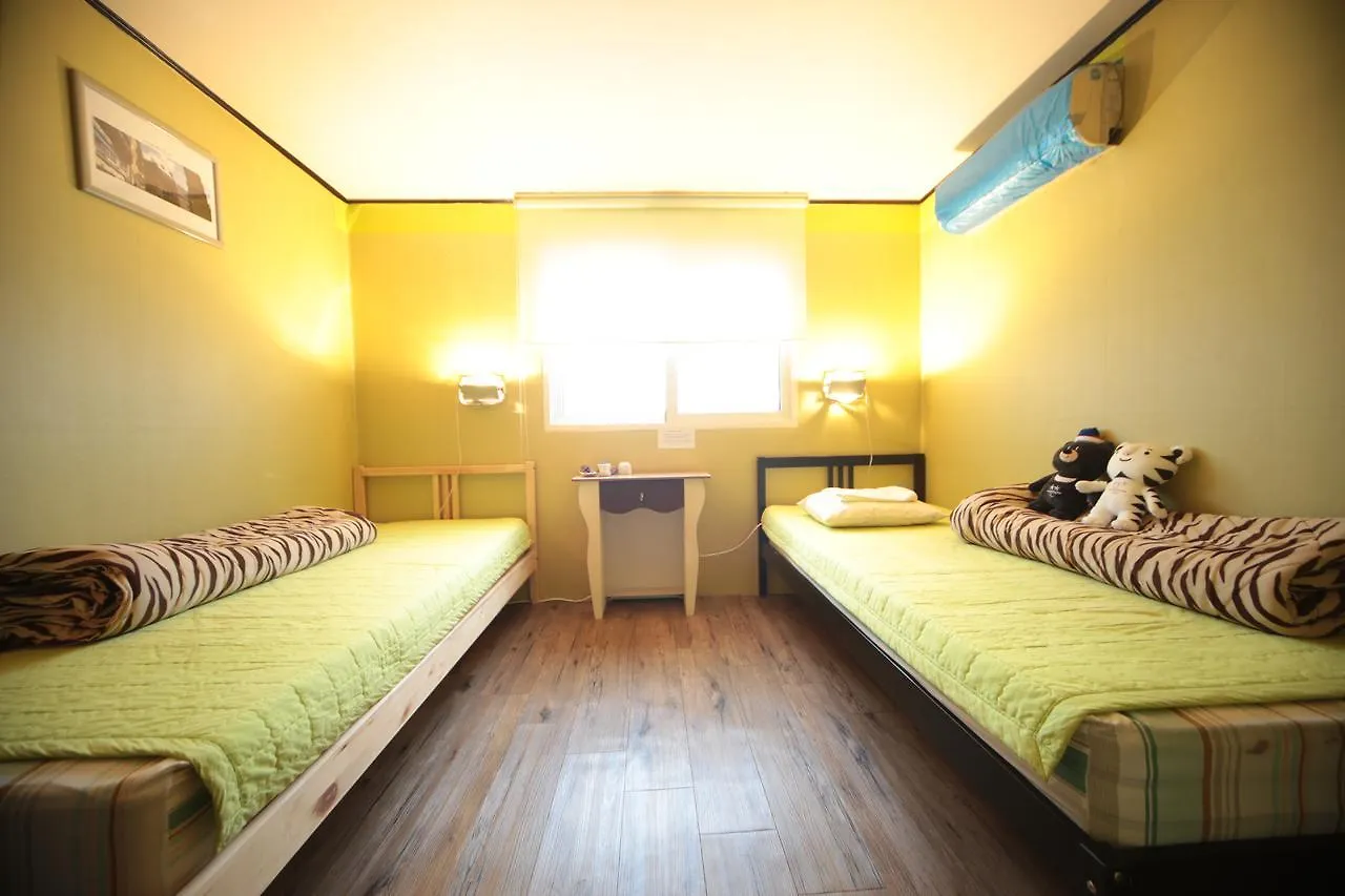 Comeinn Guesthouse Hongdae - Female Only Seoul
