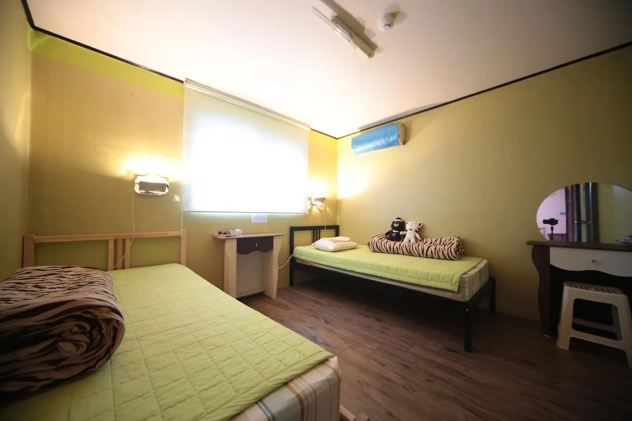 Hostel Comeinn Guesthouse Hongdae - Female Only Seoul