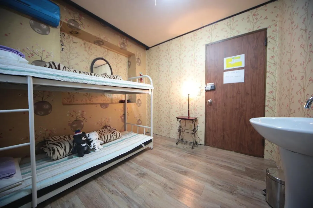 Hostel Comeinn Guesthouse Hongdae - Female Only Seoul South Korea